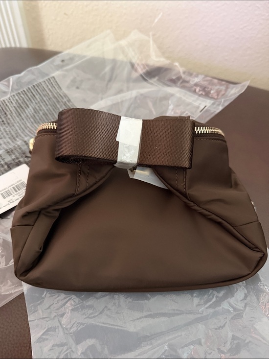 lululemon gold belt bag Vegas Golden Knights Everywhere wicking material Breathable Ventilation Lululemon Everywhere Belt Bag -